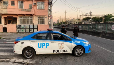 Rio de Janeiro, Brazil.- In the photos taken on April 28, 2022, members of the police carry out checks on the streets of Rio de Janeiro. Rio de Janeiro, one of the most violent regions in Brazil, registered 760 homicides in the first quarter, with a drop of 18% compared to the first three months of 2021 and the lowest figure for the period since 1991, according to the regional Institute of Public Security (ISP).